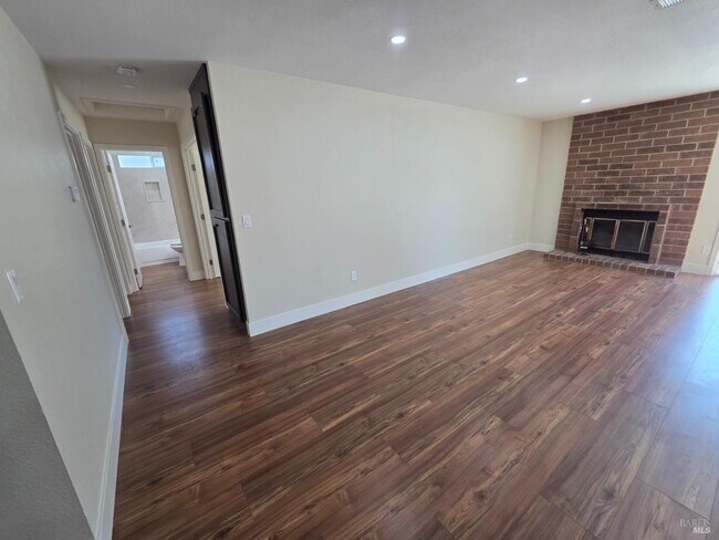 Building Photo - 616 Placer Ln