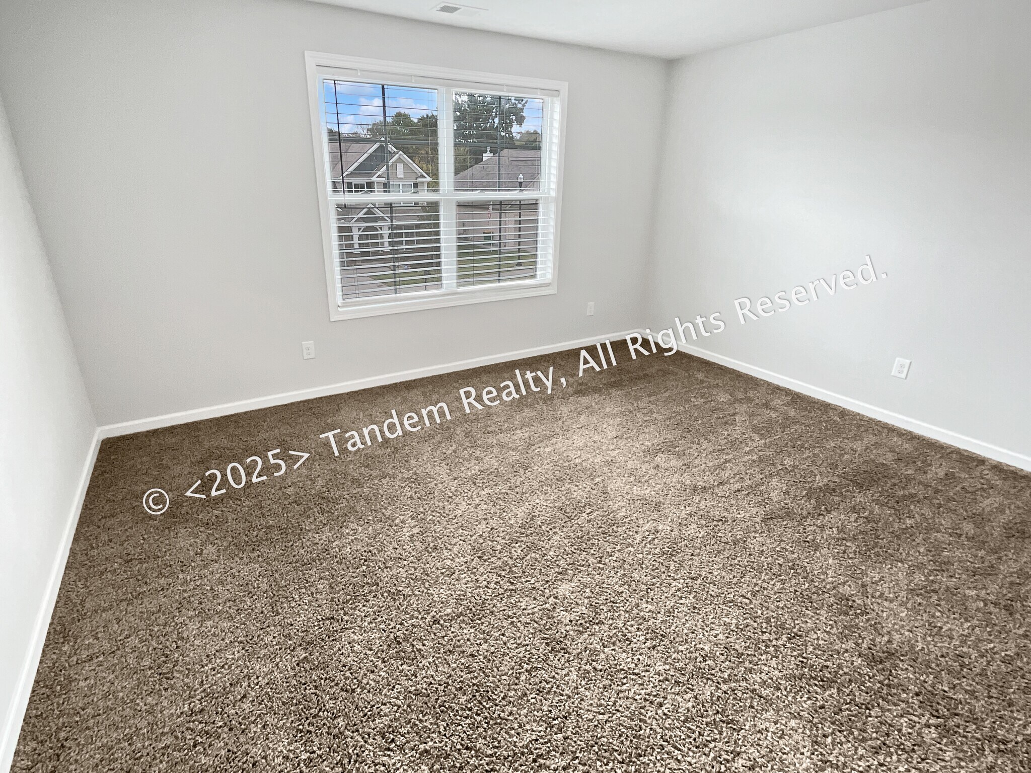 Building Photo - 8020 Forest Hills Dr