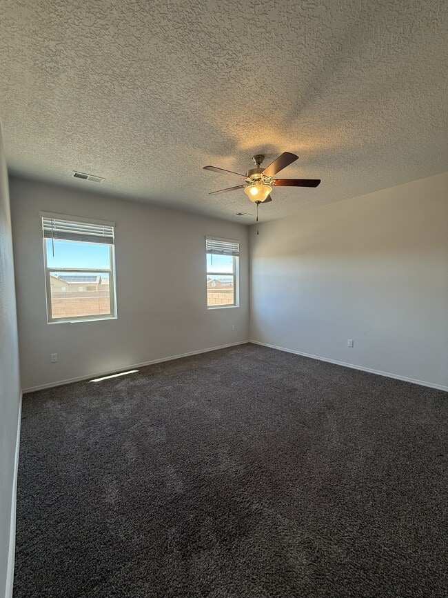 Building Photo - 2116 Solitaire St NE