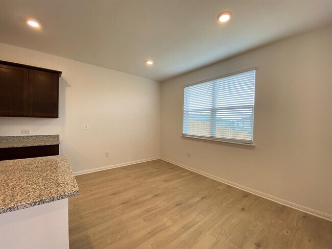 Building Photo - 432 Brody Ln