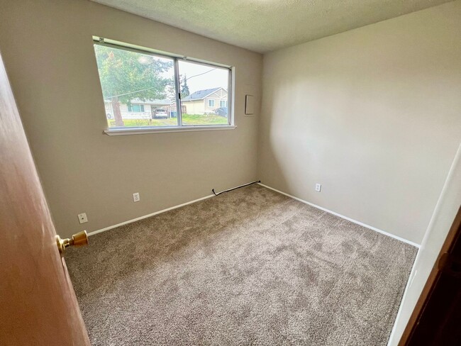 Building Photo - Newly Renovated 3 Bedroom Home in Federal Way