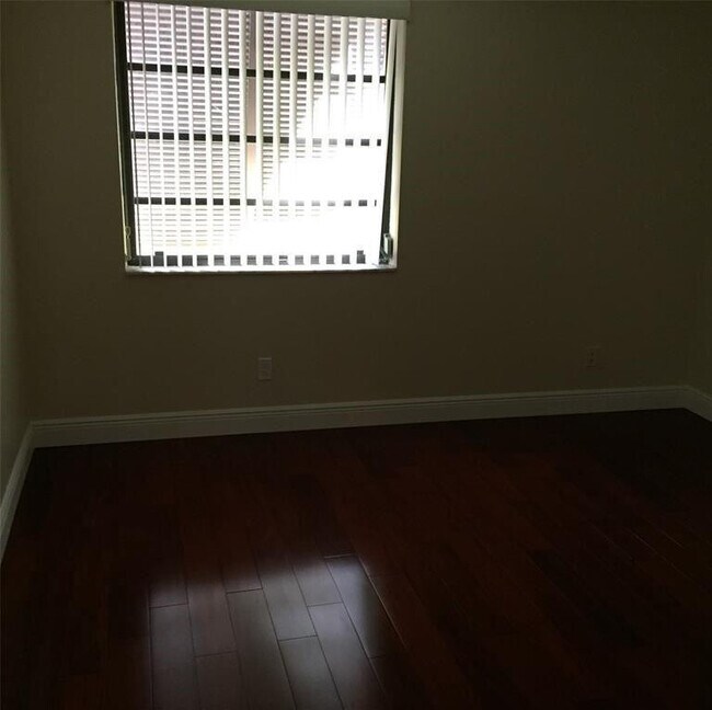 Building Photo - 10740 S Golfview Dr