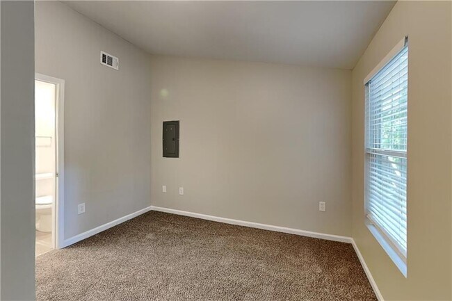 Building Photo - 3929 Lookout Point Dr
