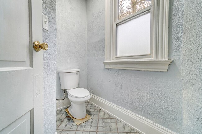 Building Photo - Three Bedroom in Cincinnati!