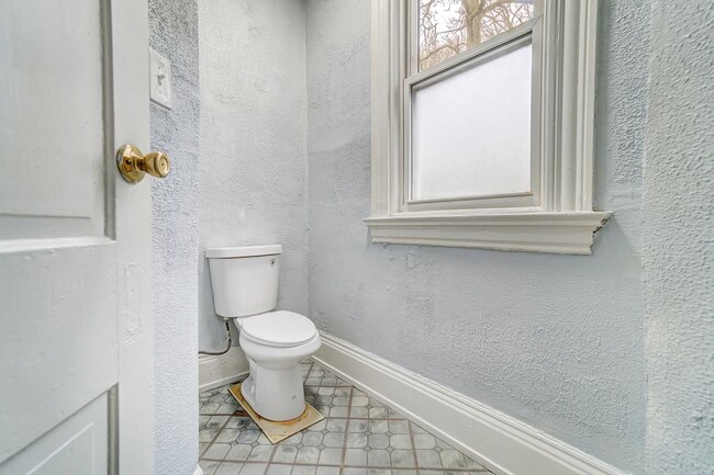 Building Photo - Three Bedroom in Cincinnati! LEASING SPECIAL!!