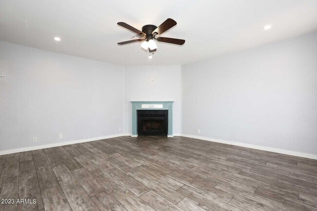 Building Photo - 522 W Blackhawk Dr