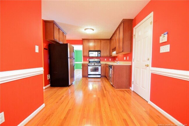 Building Photo - 324 Roundtree Dr