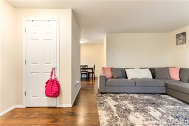 Building Photo - McKinley Duplex