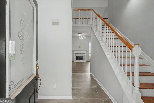 Building Photo - 665 Peachtree Trails Dr