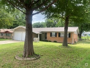 Building Photo - 7924 Silverdale Dr