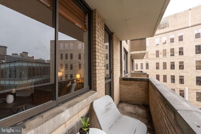 Building Photo - 1325 18th St NW