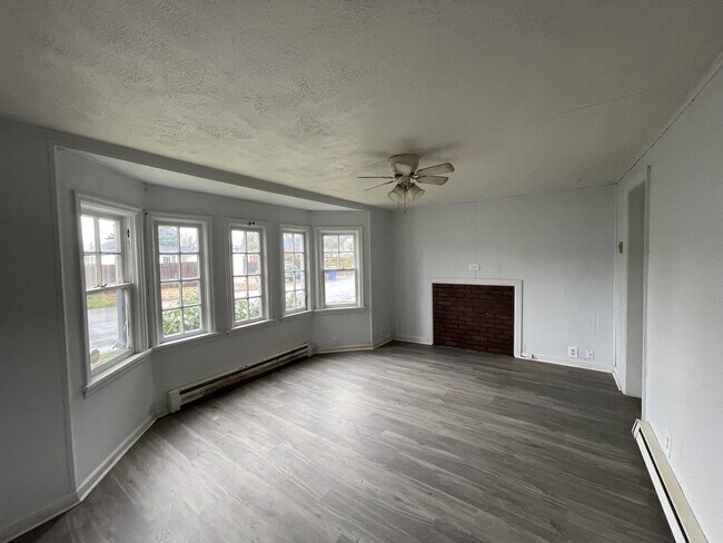 Building Photo - 1910 20th St NE