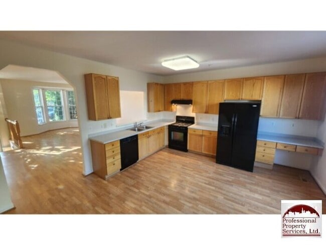 Building Photo - Spacious 3 Level Townhome In Wellington Tr...
