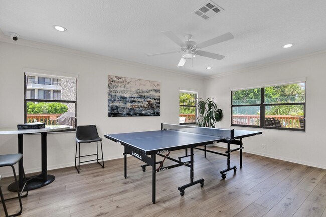 Building Photo - 1167 Hillsboro Mile