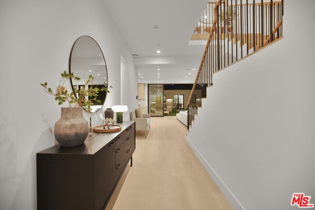 Building Photo - 4433 Kraft Ave