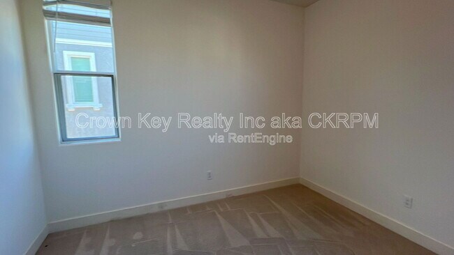 Building Photo - 448 Albertina Ave
