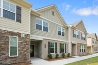 Building Photo - Fabulous 3 Bedroom Townhome in Peachtree Corners!