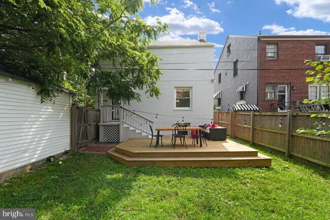 Building Photo - 5522 Blair Rd NE