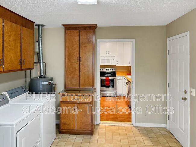Building Photo - 19 Cedar Knoll