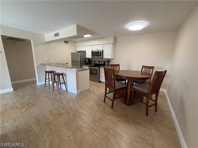 Building Photo - 5327 Summerlin Rd