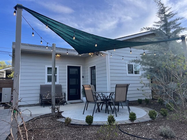 Building Photo - 3413 W Sunset Ave