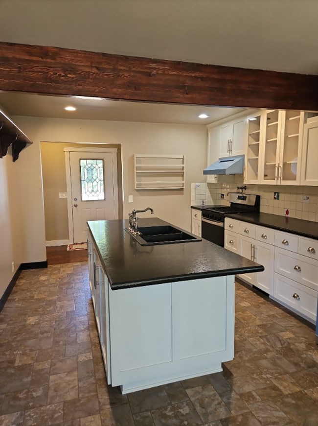 Building Photo - Spacious Two Story, 4 Bedroom, 4 Bathroom ...