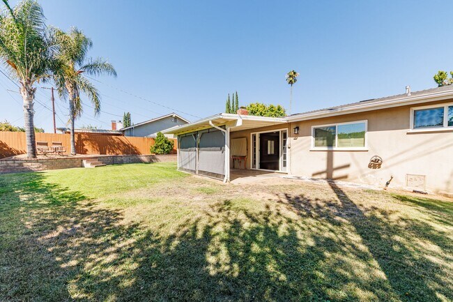 Building Photo - Beautifully Renovated 3-Bedroom Home in Pr...
