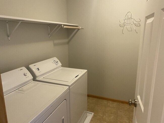 Building Photo - 860 Independence Dr