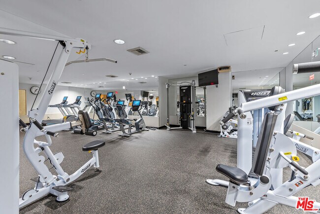 Building Photo - 13600 Marina Pointe Dr