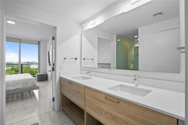 Building Photo - 16385 Biscayne Blvd