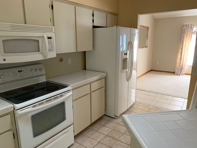 Building Photo - Beautiful Spring Hill pool home