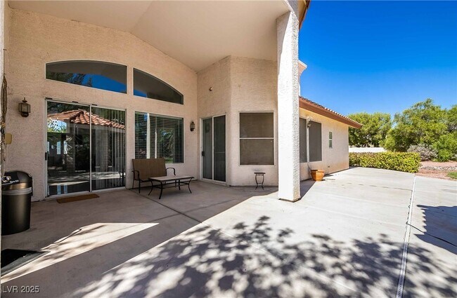 Building Photo - 1400 Castle Crest Dr