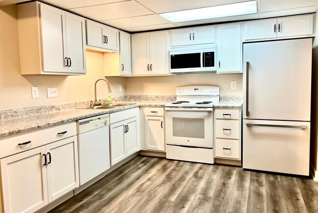 Building Photo - Great 3Br 2.5 BA Townhome in High Point!
