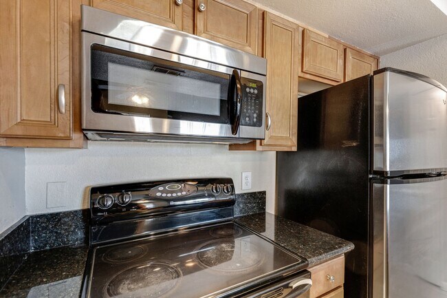 Building Photo - Upgraded Condo with Elegant Features and Convenient Location