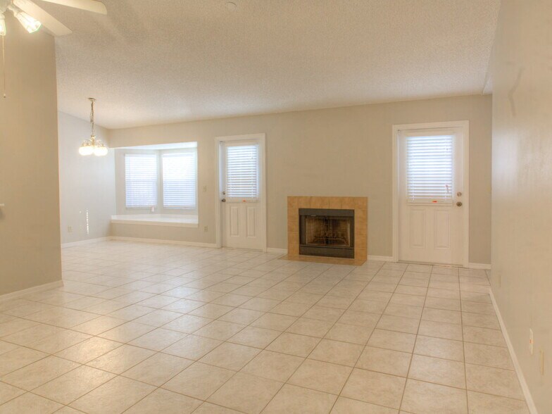 Building Photo - 9324 Pavillion Dr