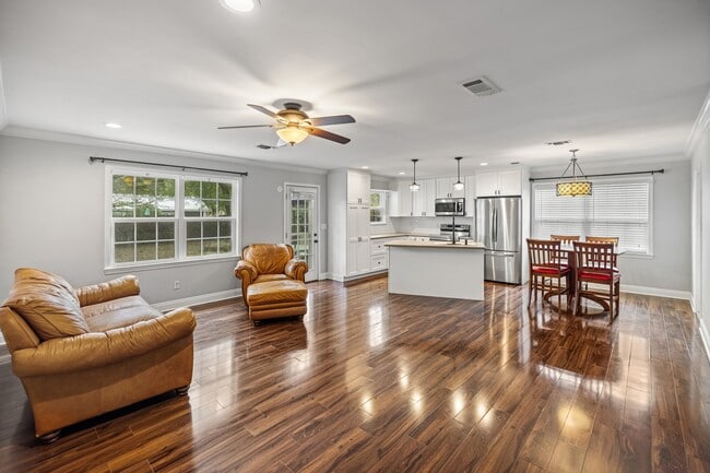 Building Photo - 310 Goldenrod Ct