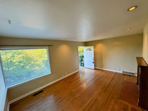 Building Photo - Ready for Move-In! 3 Bed Home $3195