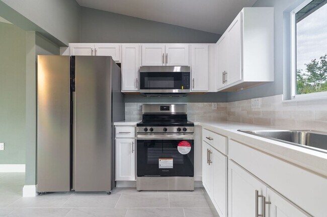 Building Photo - 2462 Ensenada Ln