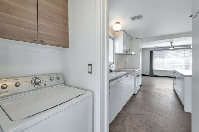 Building Photo - Scottsdale 2 bed 2 Bath Home - With a Pool!!!