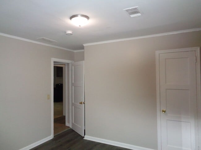 Building Photo - 2 Bdroom 1 Bath Home
