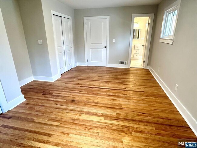 Building Photo - 41 Woods Ave