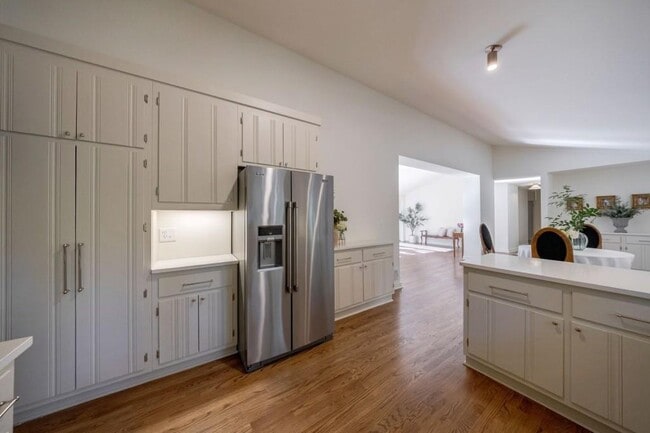 Building Photo - 922 Barton Woods Rd NE