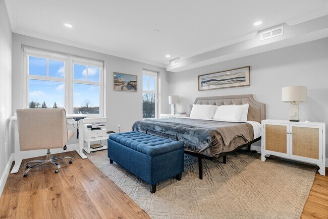 Building Photo - 1721 Centre St