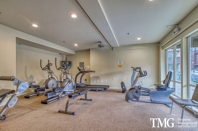 Building Photo - Beautiful 1br Condo in Sherwood. End unit ...