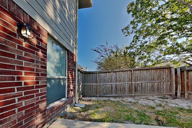 Building Photo - 18114 Stone Trail Manor Dr