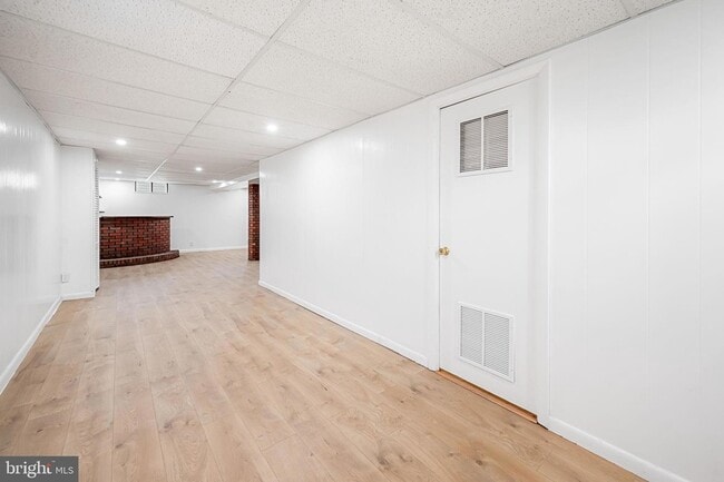 Building Photo - 302 18th Ave
