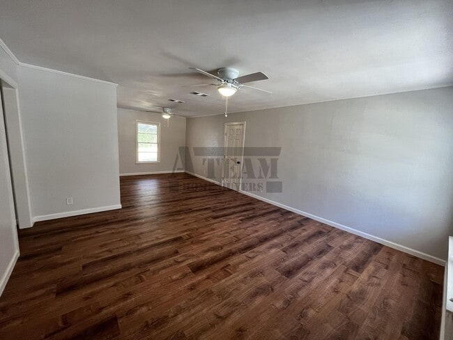 Building Photo - Beautiful Remodeled 3 Bed 2 Bath