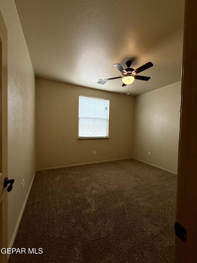 Building Photo - 11533 Merejildo Madrid St