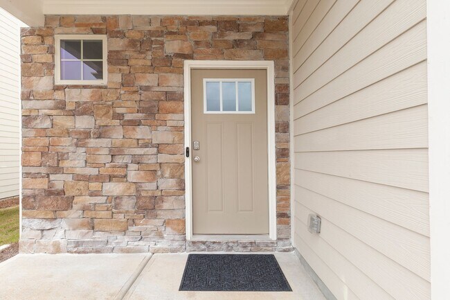 Building Photo - Gorgeous 4/3 w/ 2-Car Garage in New Hawthorne Station Subdivision in College Park!