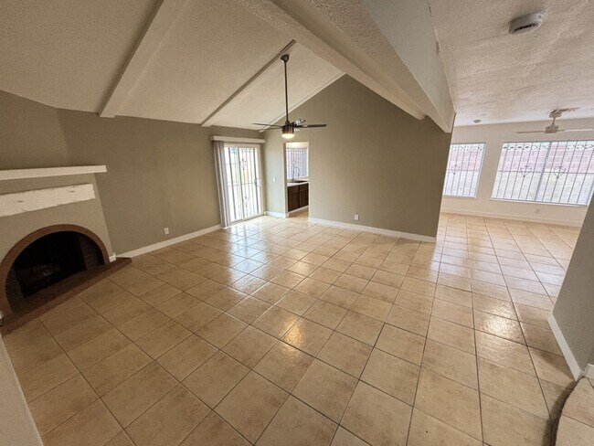 Building Photo - Newly Renovated 3bed/3Bath W/ private studio located in E. Las Vegas